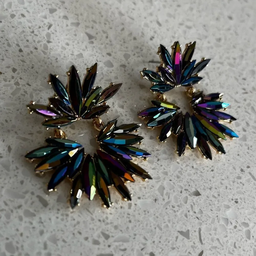 Glamorous Rhinestone Flower‎ Shaped Drop Earrings - Picture 4 of 9